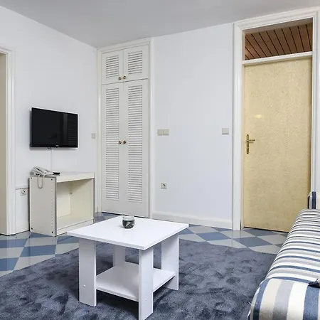 Apartmani Alice Apartment *